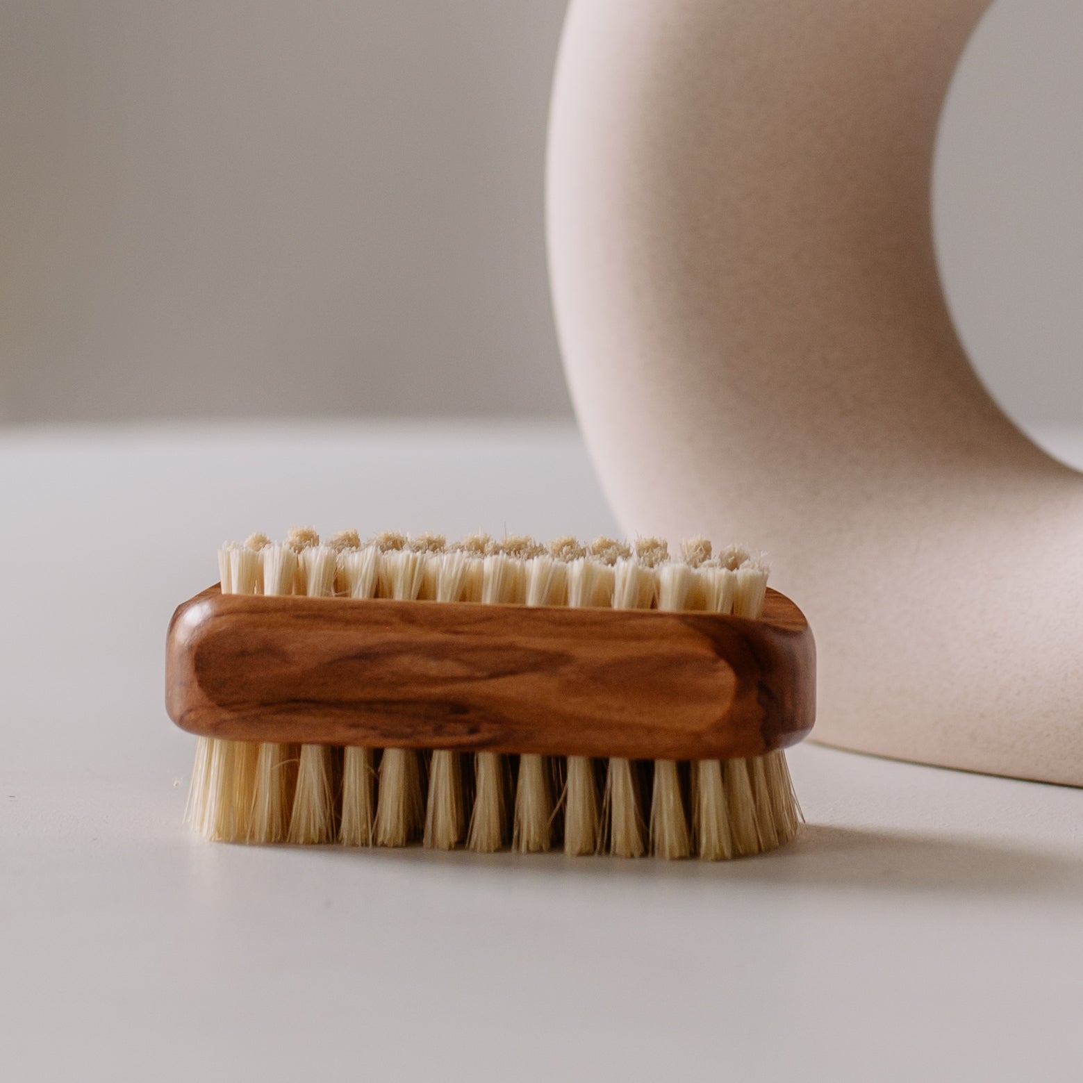 Brosse à ongles en bois d'olivier