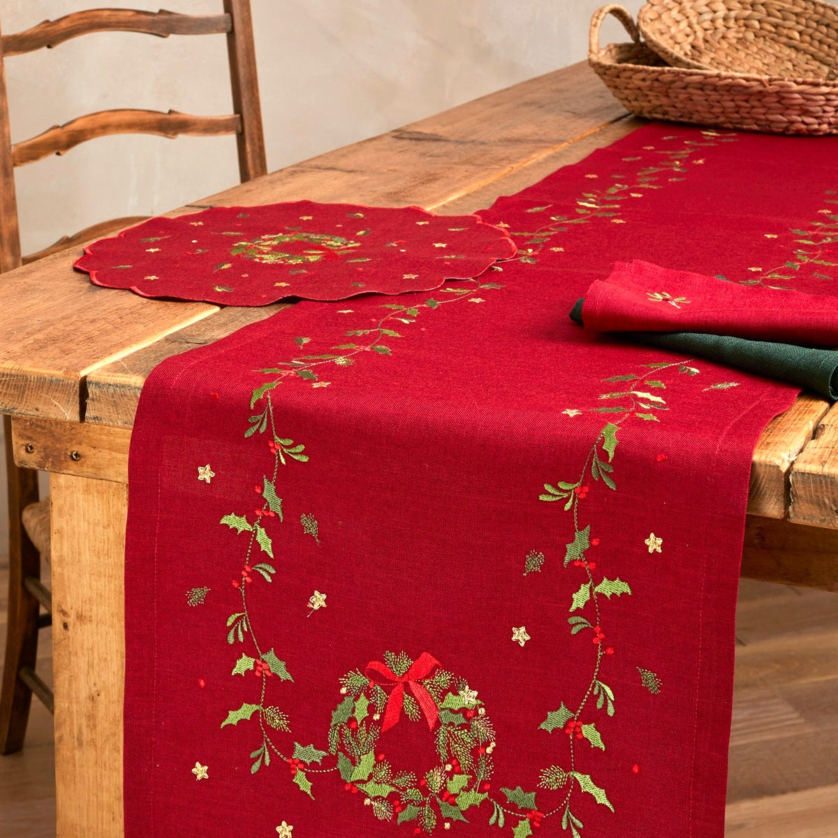 Scalloped Embroidered Wreath Placemats