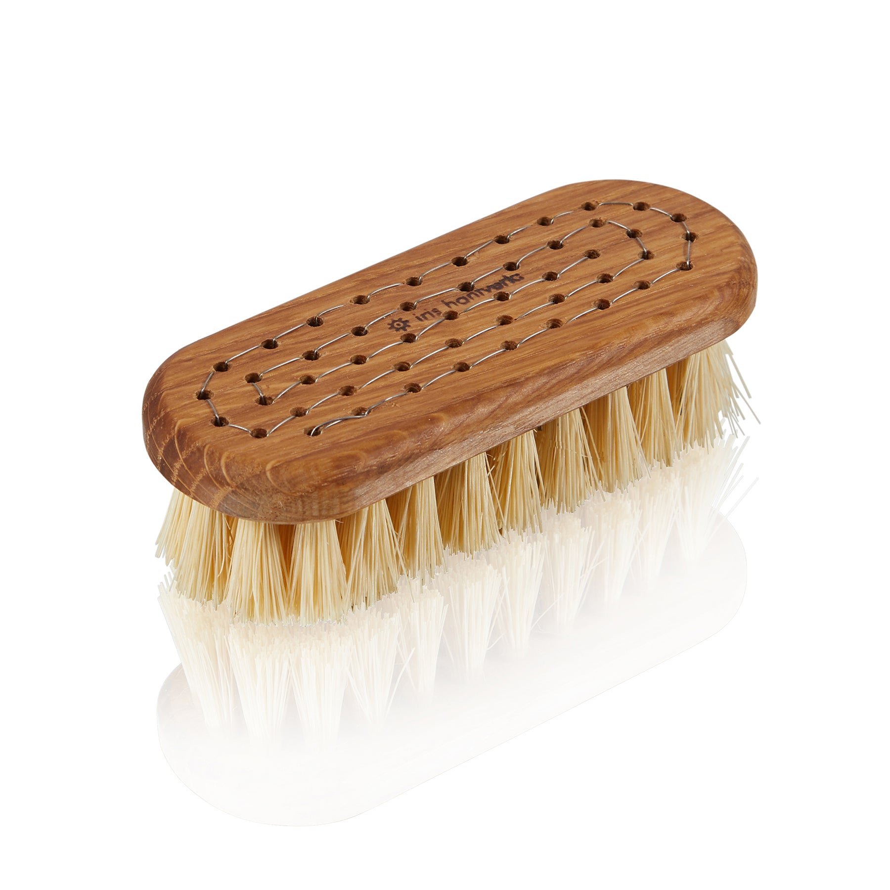 Brosses à ongles en chêne traité à l'huile Lovisa avec fibre de tampico