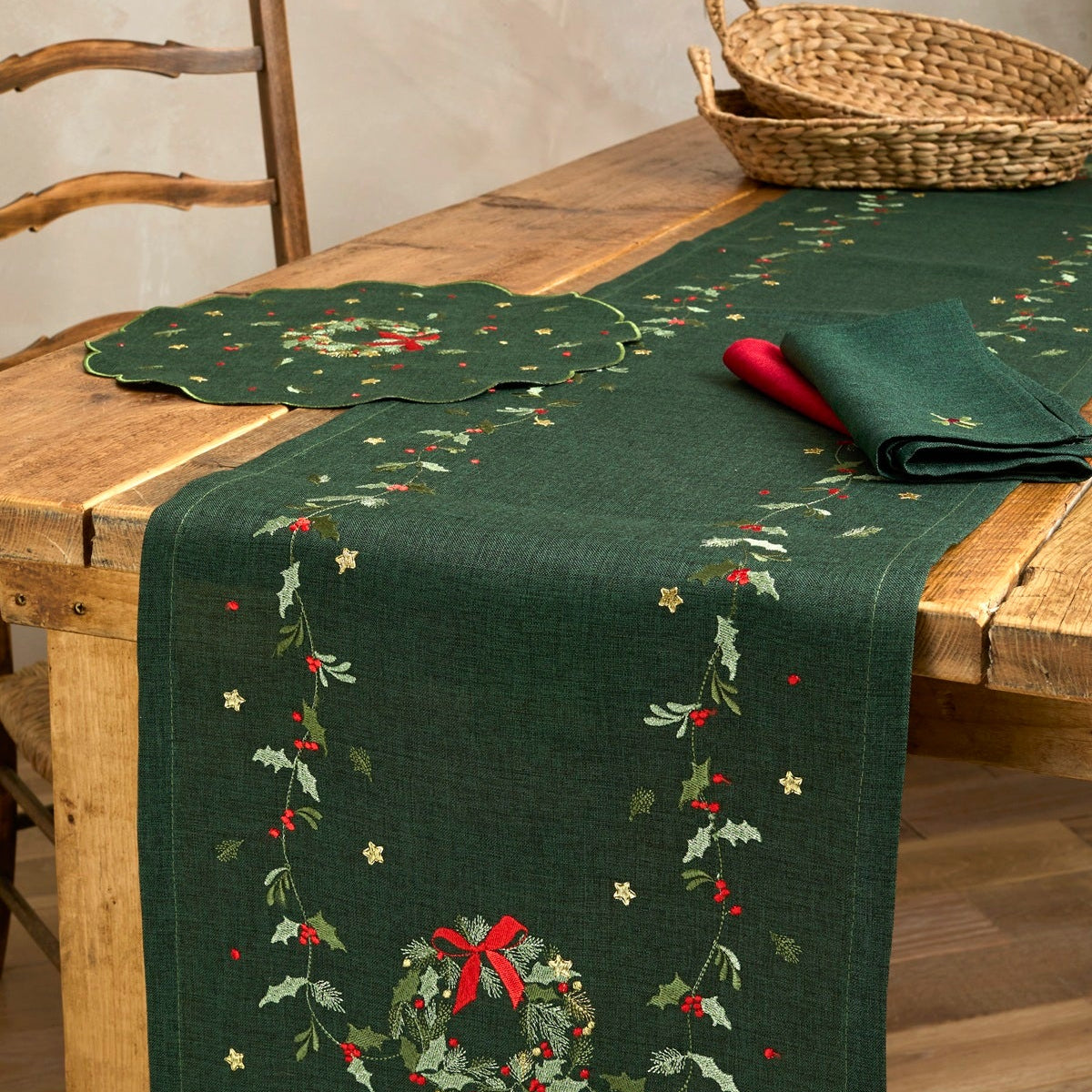 Scalloped Embroidered Wreath Placemats