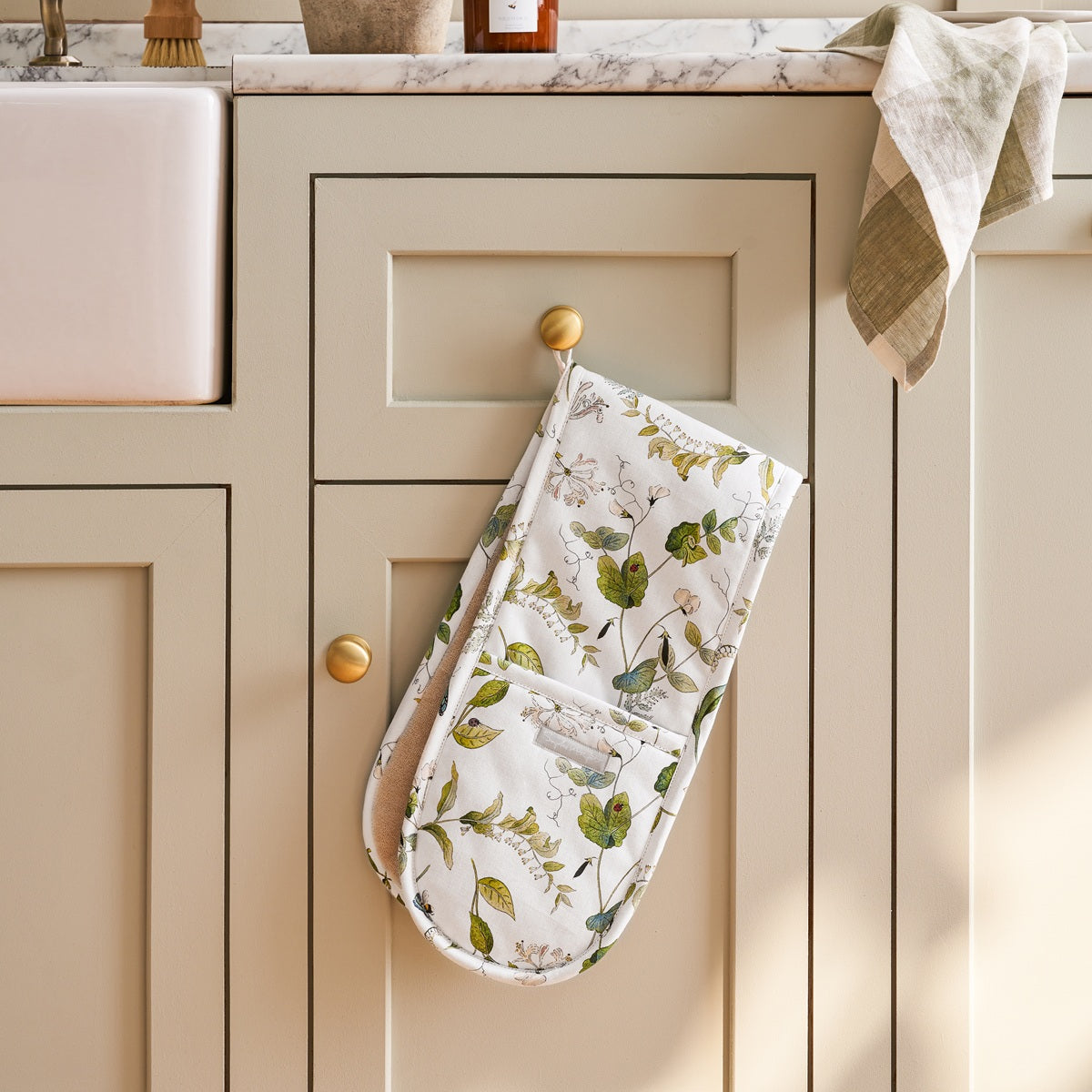 Sophie Allport Wild Floral Oven Gloves & Mitts
