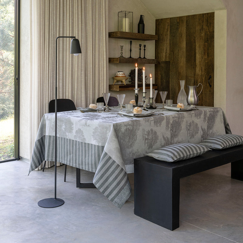 'Souveraine' 100% Linen Table Collection