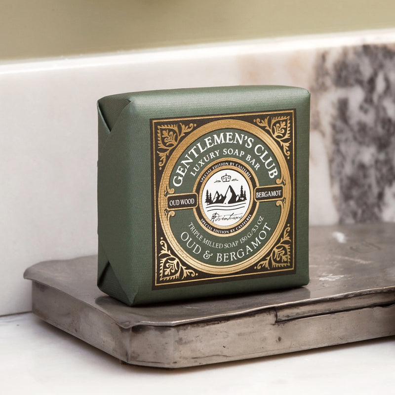 Gentlemen's Club Oud & Bergamot Soap 150g - Castelbel - Small square soap in Dark Green decorative packaging. Lifestyle image