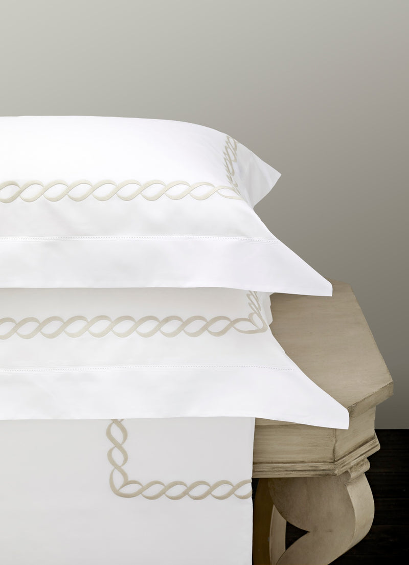 Woods Italian Classic Sorano Superfine Bed Linen Set White/Beige Lifestyle image